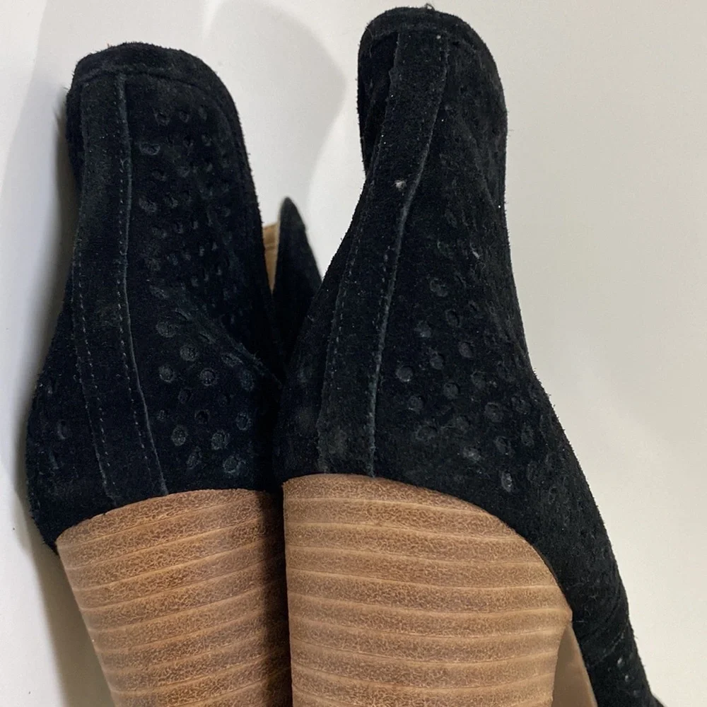 Lucky Brand pull perforated